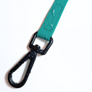 For recall training, beach adventures, and open-field freedom, the 15m LoomLite Training & Recall Leash is designed for safety.